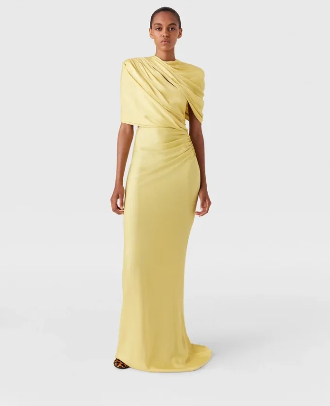 Robe longue à manches courtes en satin