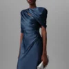 Robe longue à manches courtes en satin