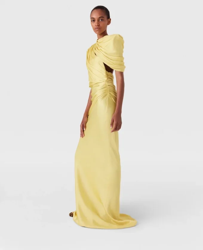 Robe longue à manches courtes en satin