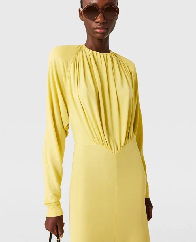 Robe longue à manches longues en jersey plissé Robe longue à manches longues en jersey plissé