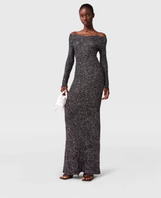 Robe longue à paillettes et épaules dénudées