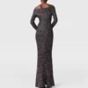 Robe longue à paillettes et épaules dénudées Robe longue à paillettes et épaules dénudées