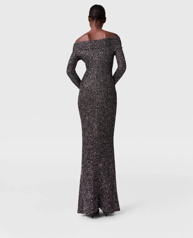 Robe longue à paillettes et épaules dénudées Robe longue à paillettes et épaules dénudées