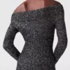 Robe longue à paillettes et épaules dénudées Robe longue à paillettes et épaules dénudées