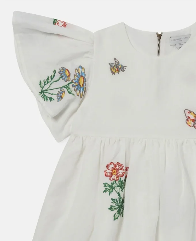 Robe à manches courtes brodée de fleurs Robe à manches courtes brodée de fleurs