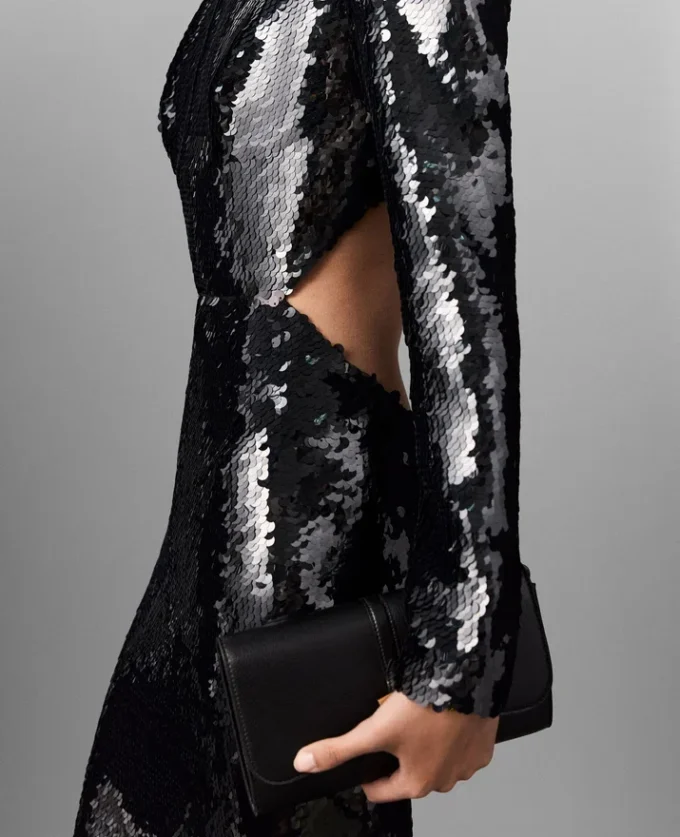 Robe à manches longues et dos nu à paillettes Robe à manches longues et dos nu à paillettes