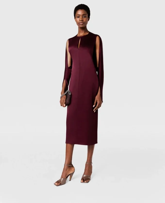 Robe midi en satin à manches cape et découpes