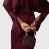 Robe midi en satin à manches cape et découpes