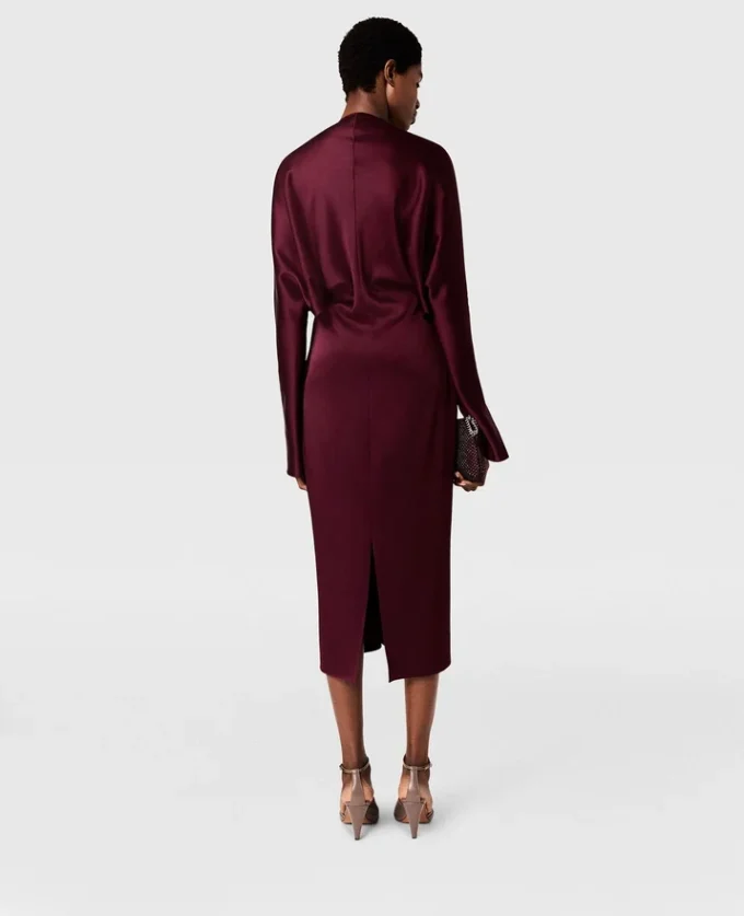 Robe midi en satin à manches cape et découpes
