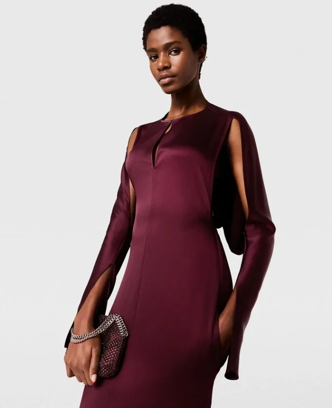 Robe midi en satin à manches cape et découpes