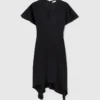 Robe midi en satin à manches courtes et encolure en V Robe midi en satin à manches courtes et encolure en V