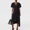 Robe midi en satin à manches courtes et encolure en V Robe midi en satin à manches courtes et encolure en V
