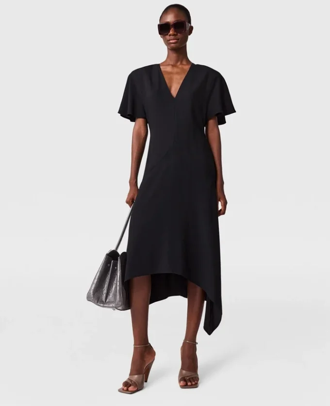 Robe midi en satin à manches courtes et encolure en V Robe midi en satin à manches courtes et encolure en V