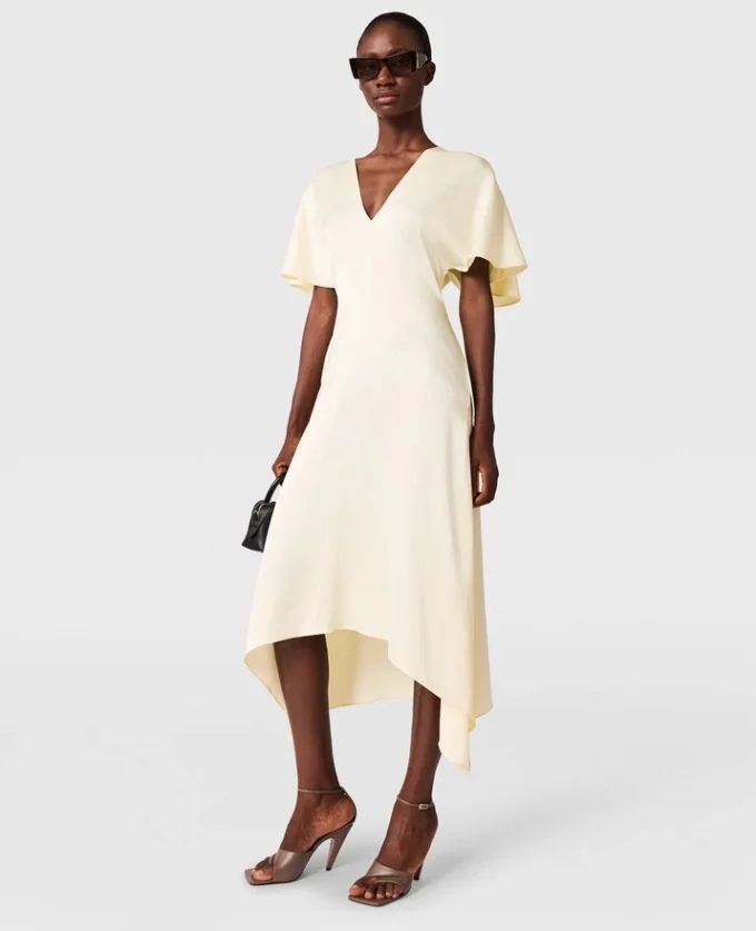 Robe midi en satin à manches courtes et encolure en V Robe midi en satin à manches courtes et encolure en V