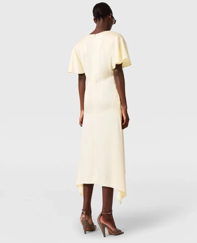 Robe midi en satin à manches courtes et encolure en V Robe midi en satin à manches courtes et encolure en V