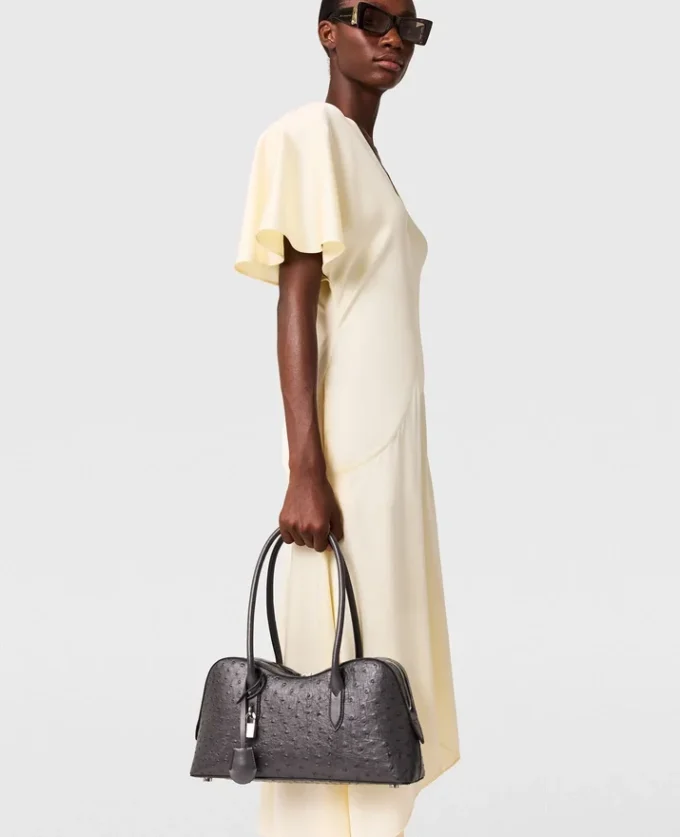 Robe midi en satin à manches courtes et encolure en V Robe midi en satin à manches courtes et encolure en V