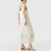 Robe midi à franges en maille ajourée Robe midi à franges en maille ajourée