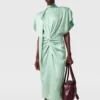 Robe midi à manches cape, dos nu et torsadée