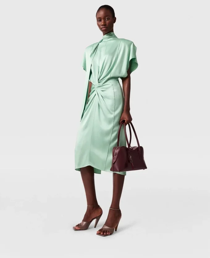 Robe midi à manches cape, dos nu et torsadée