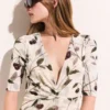 Robe midi à manches courtes en maille imprimée cerises Robe midi à manches courtes en maille imprimée cerises