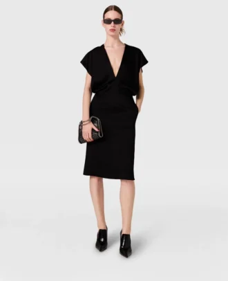 Robe midi à manches courtes et décolleté en V profond Robe midi à manches courtes et décolleté en V profond