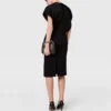 Robe midi à manches courtes et décolleté en V profond Robe midi à manches courtes et décolleté en V profond
