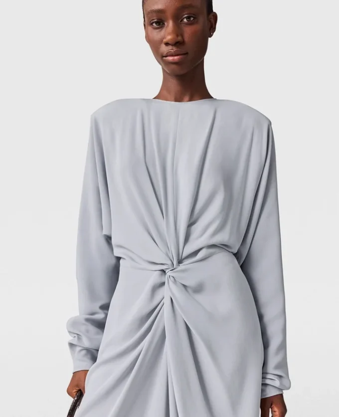 Robe midi à manches longues et devant torsadé Robe midi à manches longues et devant torsadé