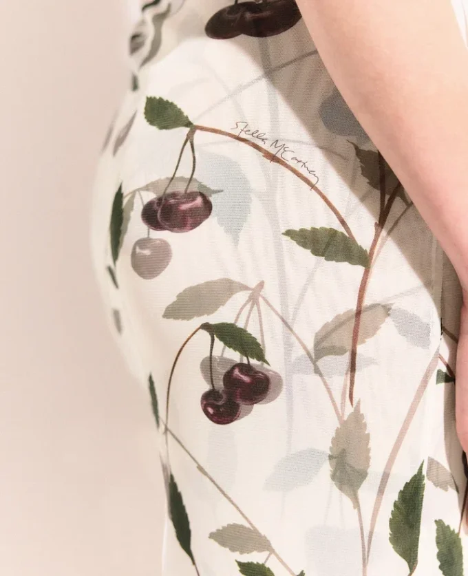 Robe midi sans bretelles en maille imprimée cerises Robe midi sans bretelles en maille imprimée cerises