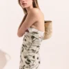 Robe midi sans bretelles en maille imprimée cerises Robe midi sans bretelles en maille imprimée cerises