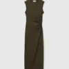 Robe midi sans manches à col rond et maille torsadée