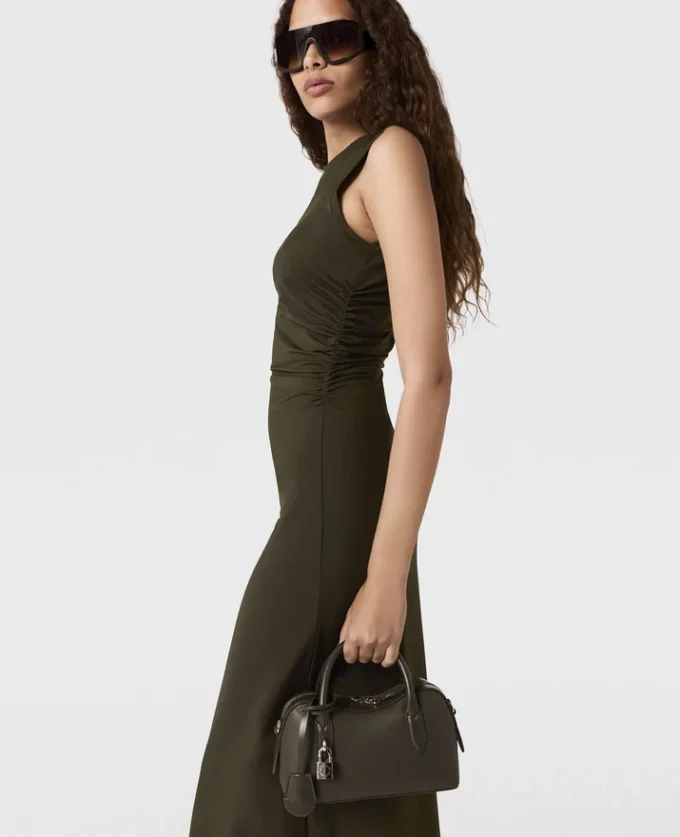Robe midi sans manches à col rond et maille torsadée
