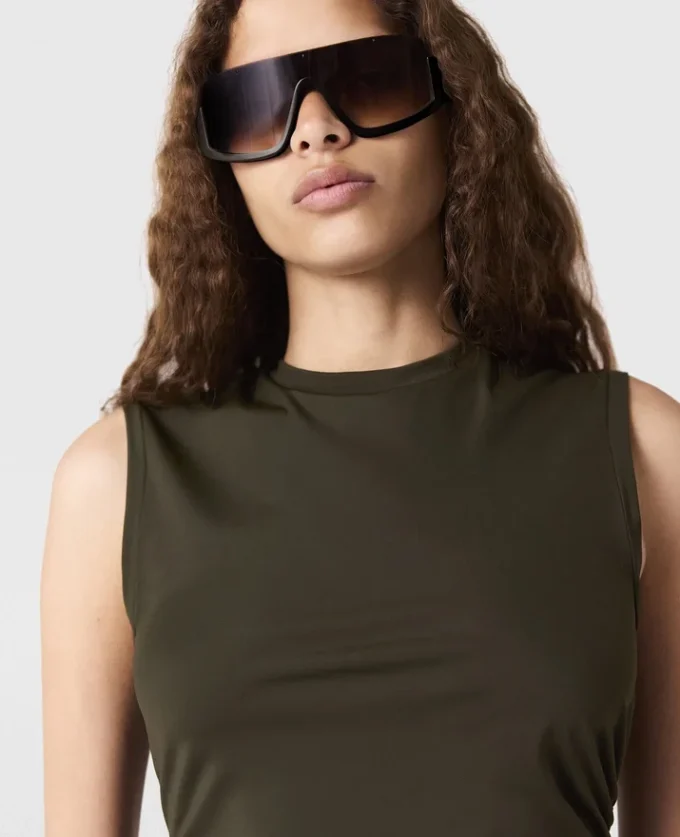 Robe midi sans manches à col rond et maille torsadée