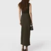 Robe midi sans manches à col rond et maille torsadée
