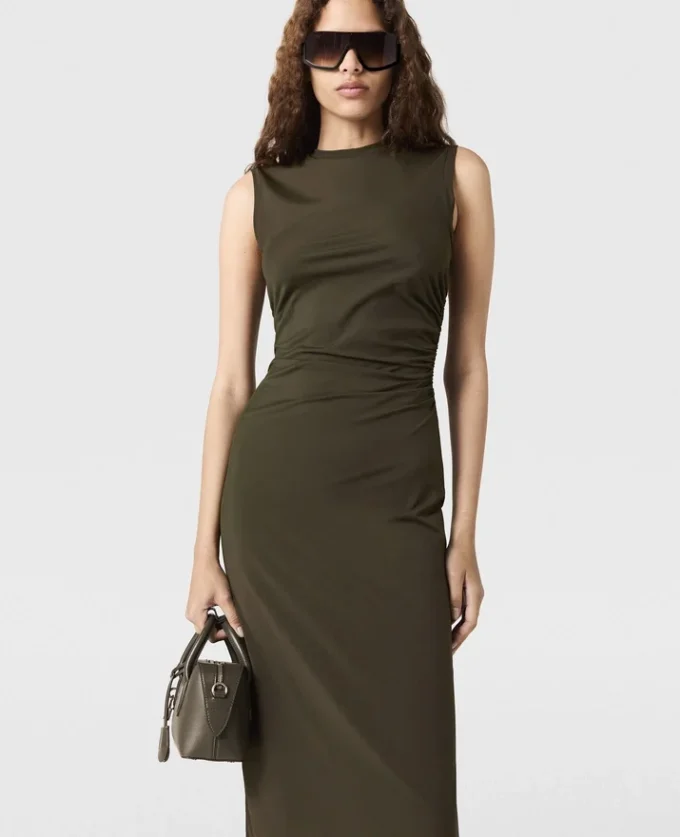 Robe midi sans manches à col rond et maille torsadée