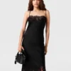 Robe midi sans manches en satin et dentelle Robe midi sans manches en satin et dentelle