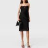 Robe midi sans manches en satin et dentelle Robe midi sans manches en satin et dentelle