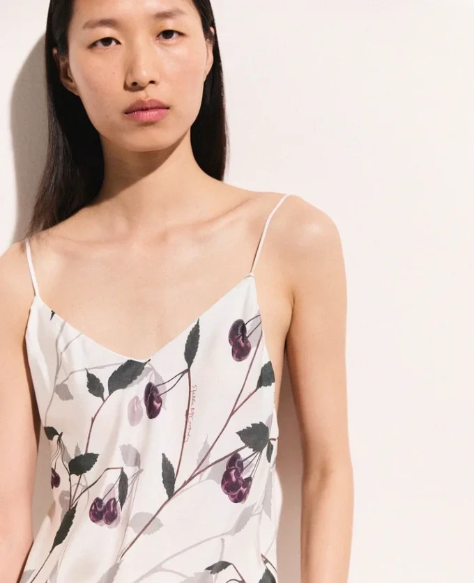 Robe midi sans manches à imprimé cerises Robe midi sans manches à imprimé cerises