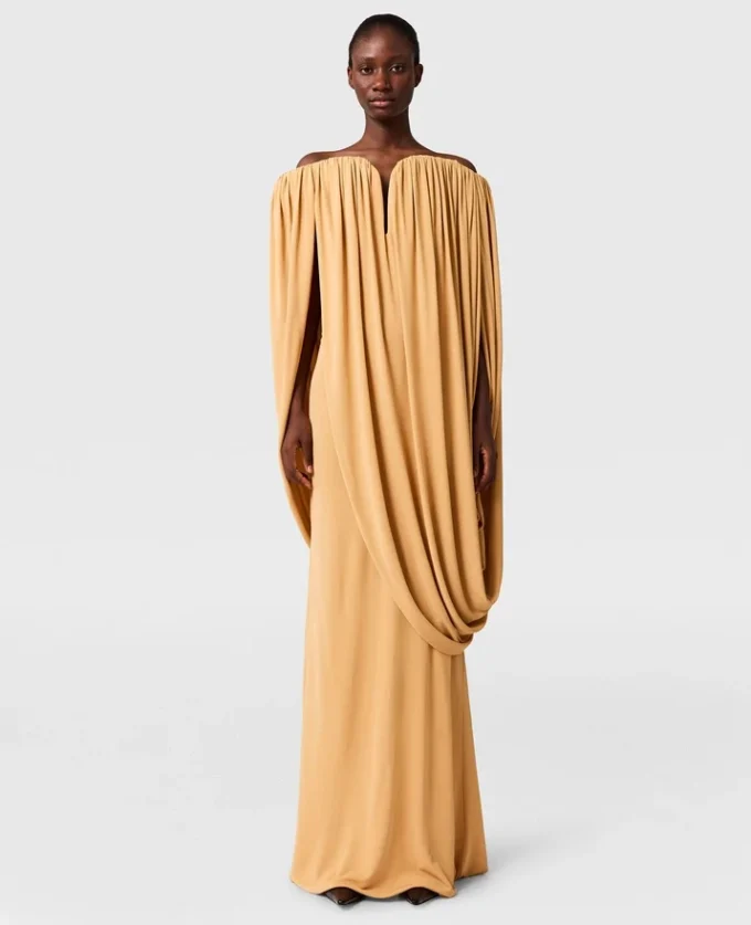 Robe plissée sans bretelles à manches cape en crêpe Robe plissée sans bretelles à manches cape en crêpe