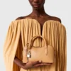 Robe plissée sans bretelles à manches cape en crêpe Robe plissée sans bretelles à manches cape en crêpe
