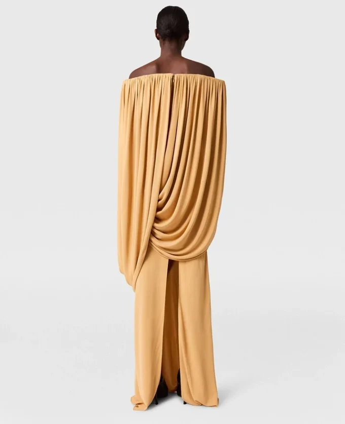Robe plissée sans bretelles à manches cape en crêpe Robe plissée sans bretelles à manches cape en crêpe