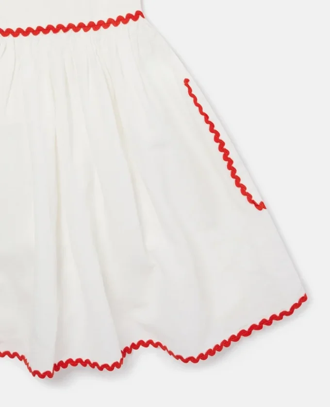 Robe sans manches brodée de fraises Robe sans manches brodée de fraises