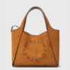 Sac à bandoulière avec poignée supérieure et logo Sac à bandoulière avec poignée supérieure et logo