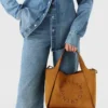 Sac à bandoulière avec poignée supérieure et logo Sac à bandoulière avec poignée supérieure et logo
