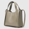 Sac à bandoulière avec poignée supérieure et logo Sac à bandoulière avec poignée supérieure et logo