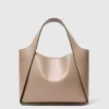 Sac à bandoulière avec poignée supérieure et logo Sac à bandoulière avec poignée supérieure et logo