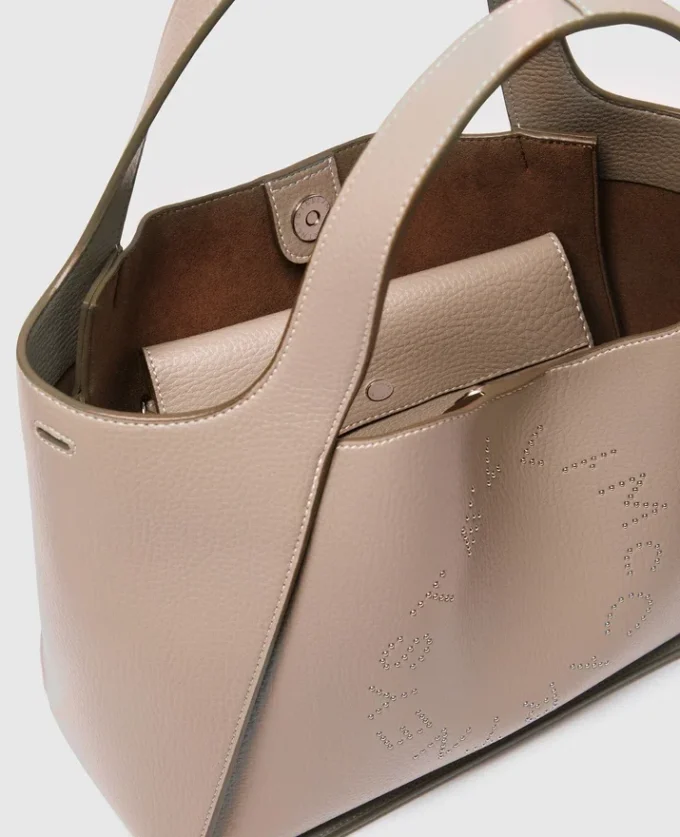Sac à bandoulière avec poignée supérieure et logo Sac à bandoulière avec poignée supérieure et logo