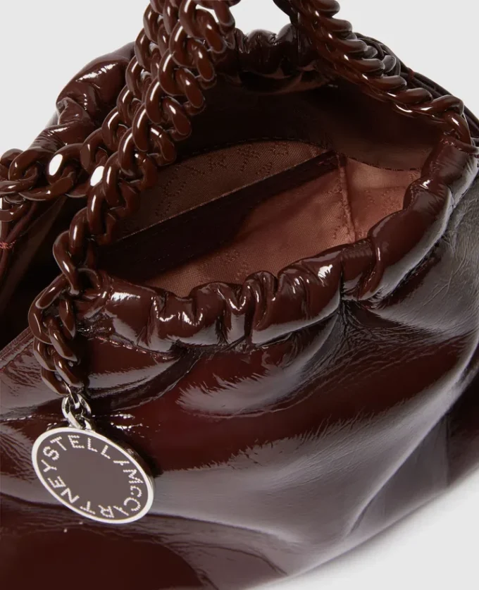 Sac à bandoulière à cordon Falabella en cuir verni Sac à bandoulière à cordon Falabella en cuir verni