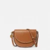 Sac à bandoulière moyen Frayme Studded Grainy Alter Mat
