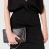Robe midi à manches courtes et décolleté en V profond Robe midi à manches courtes et décolleté en V profond