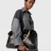 Sac fourre-tout à cordon Falabella en crocodile gaufré Sac fourre-tout à cordon Falabella en crocodile gaufré